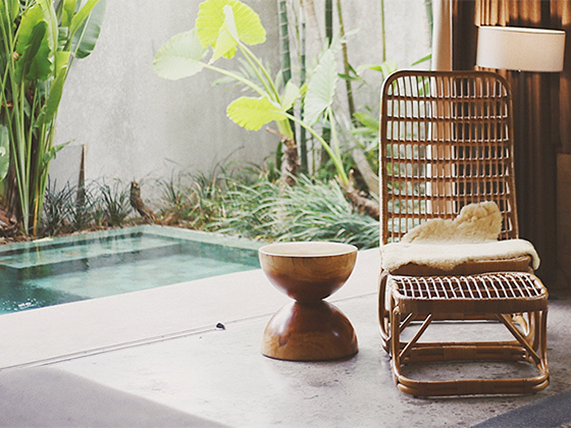 Natural Textures & Poolside Lounging